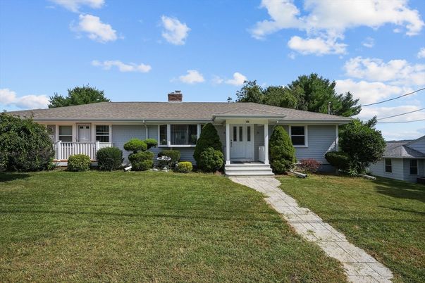 Backyard, Exterior, Facade, Ranch