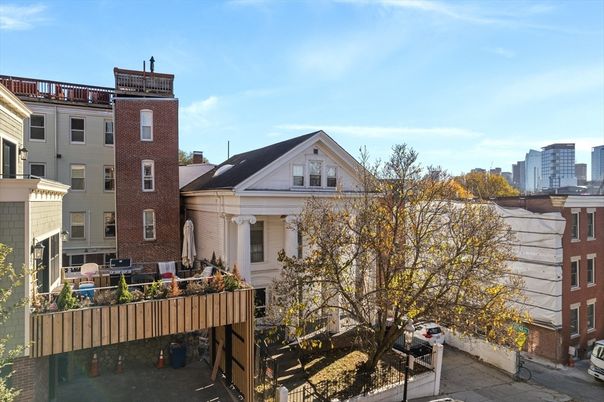 Exterior, Facade, Queen Anne Victorian