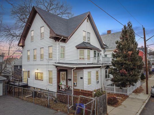 Exterior, Facade, Queen Anne Victorian