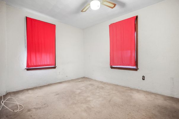 Empty room, Interior