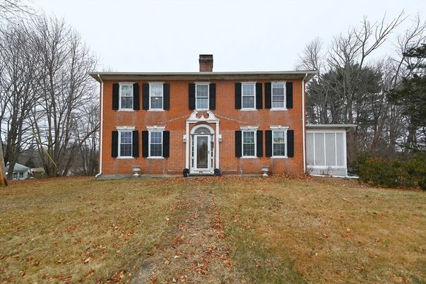 Exterior, Facade, Brick Facade, Georgian