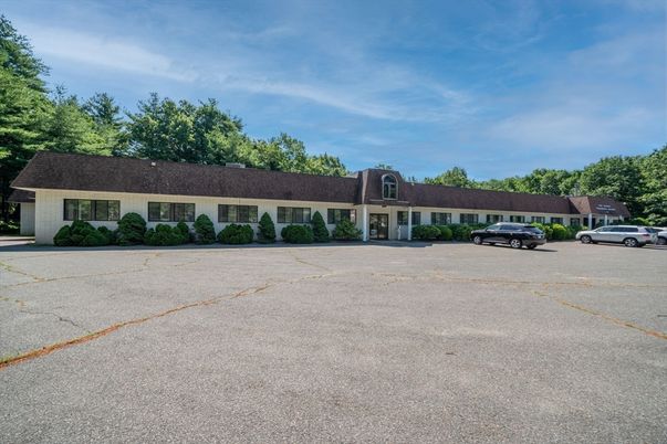 Exterior, Facade, Ranch