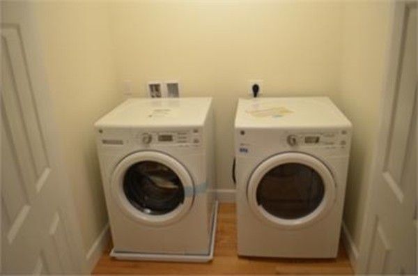 Interior, Washer, Wood Texture Flooring
