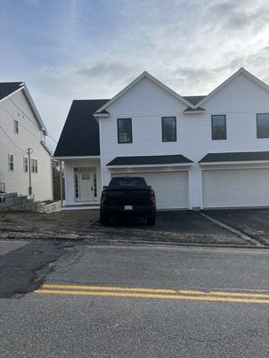 Attached, Exterior, Facade, Rowhouse