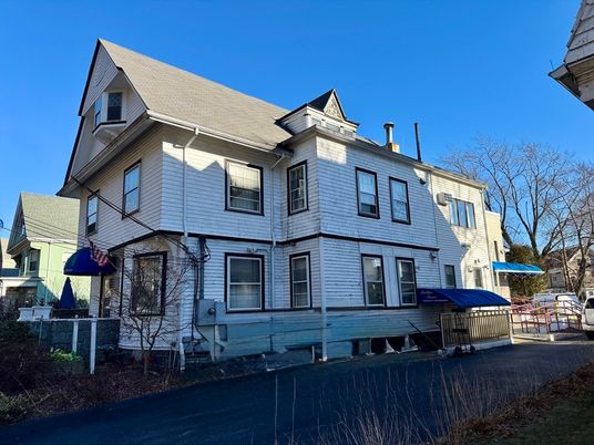 Exterior, Facade, Queen Anne Victorian