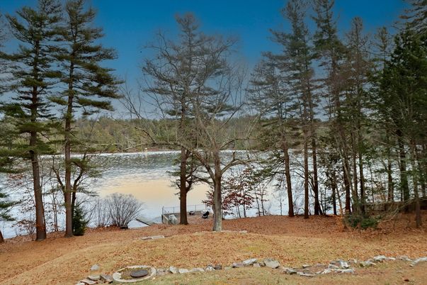 Exterior, Lake