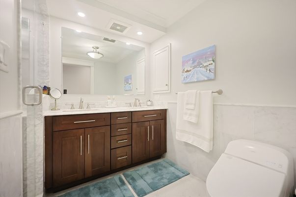 Bathroom, Dual Sink Vanities, Interior, Recessed Lighting