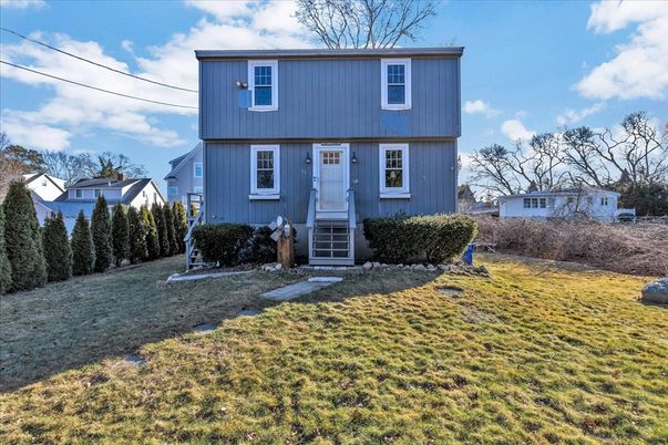 Exterior, Facade, Raised Ranch