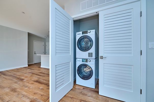 Interior, Utility Closets, Washer, Wood Texture Flooring