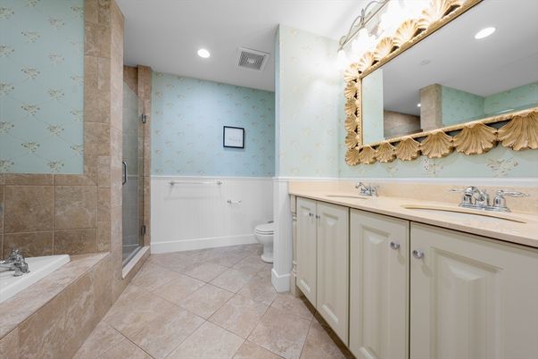 Bathroom, Dual Sink Vanities, Interior, Recessed Lighting