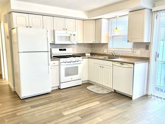Interior, Kitchen, Pendant Lights, Wood Texture Flooring