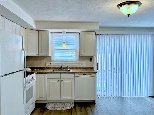 Interior, Kitchen, Pendant Lights, Wood Texture Flooring