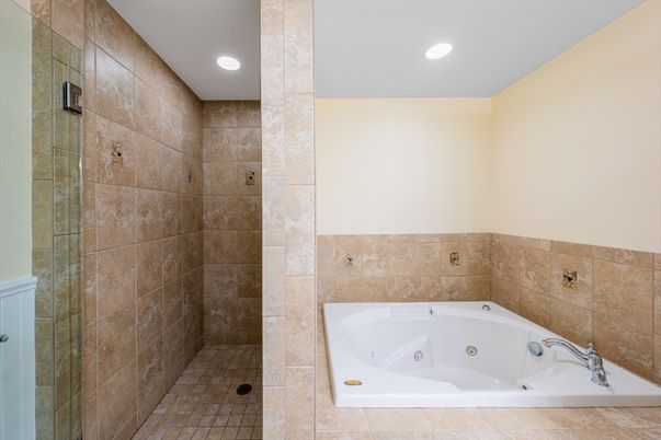 Bathroom, Interior, Recessed Lighting