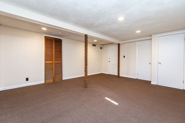 Empty room, Interior, Recessed Lighting