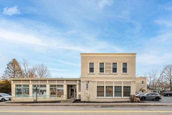 Exterior, Facade, Modern