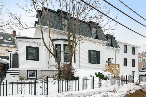 Exterior, Facade, Cape Cod