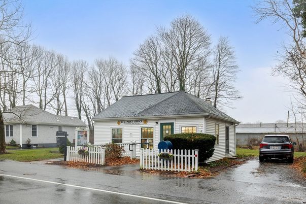 Exterior, Facade, Cape Cod