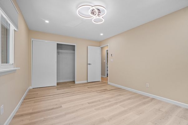 Empty room, Interior, Recessed Lighting, Wood Texture Flooring