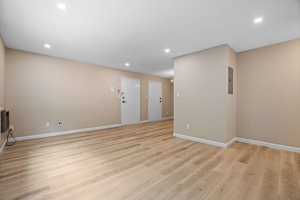 Empty room, Interior, Recessed Lighting, Wood Texture Flooring