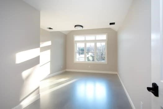 Empty room, Interior