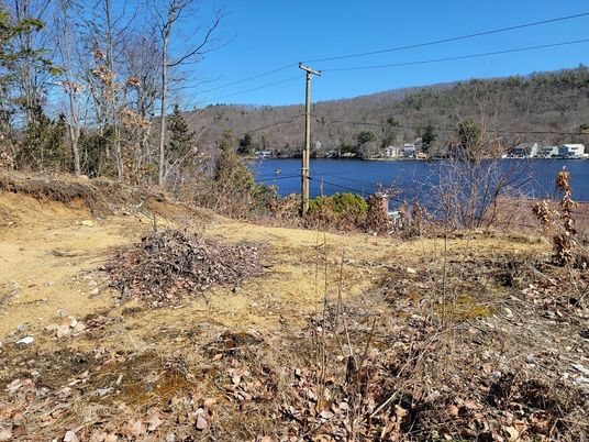 Exterior, Lake