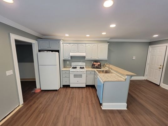 Interior, Kitchen, Recessed Lighting, Wood Texture Flooring