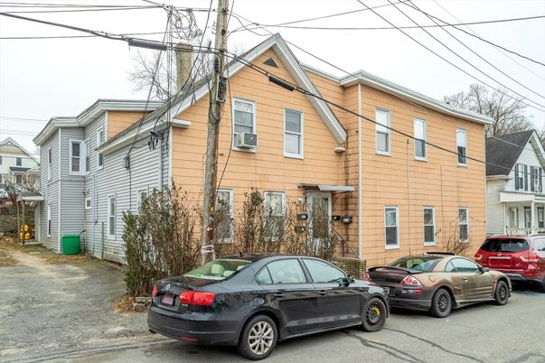 Exterior, Facade, Rowhouse