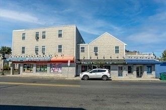 Exterior, Facade, Modern