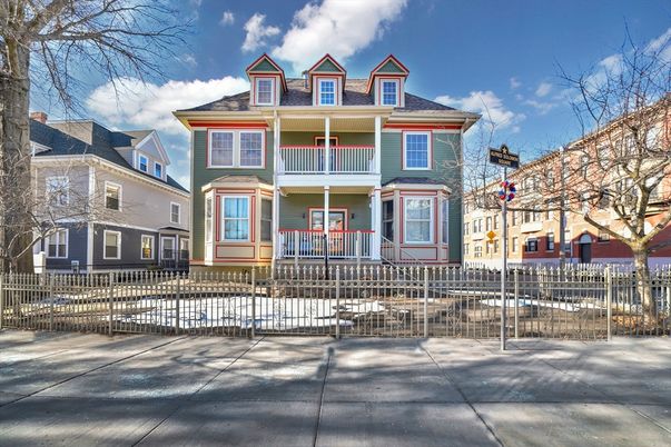 Exterior, Facade, American Foursquare