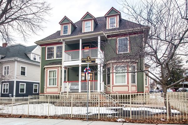 Exterior, Facade, Queen Anne Victorian