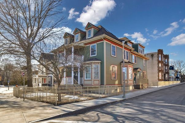 Exterior, Facade, Queen Anne Victorian