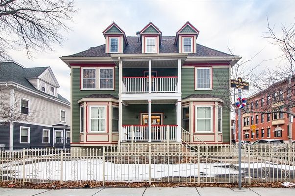Exterior, Facade, American Foursquare
