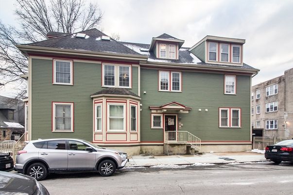 Exterior, Facade, American Foursquare