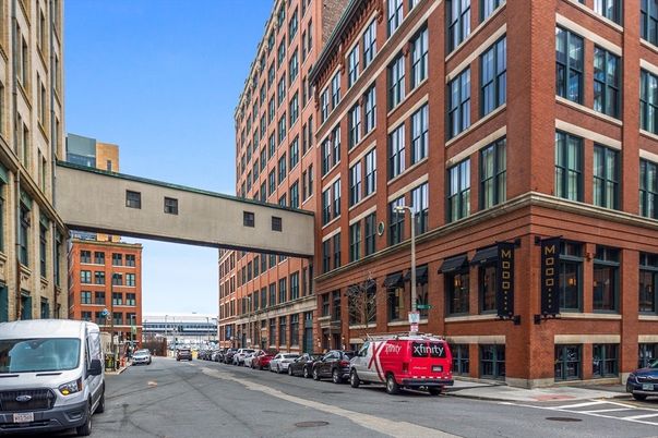 Exterior, Facade, Chicago School