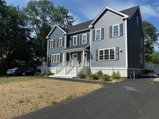 Exterior, Facade, Rowhouse