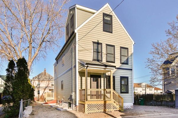 Backyard, Exterior, Facade, Queen Anne Victorian