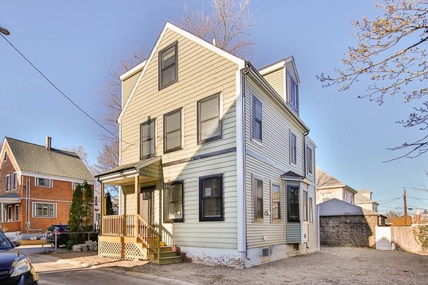 Exterior, Facade, Queen Anne Victorian