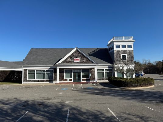 Exterior, Facade, Ranch