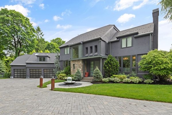 Attached, Exterior, Facade, Split Level