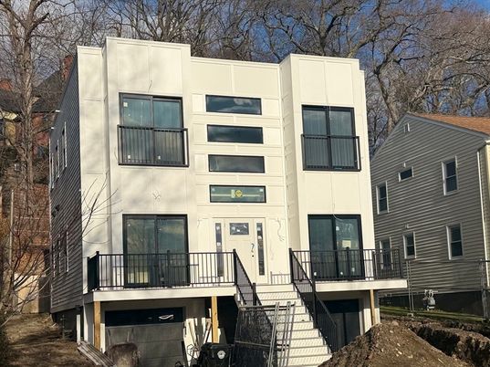 Exterior, Facade, Rowhouse