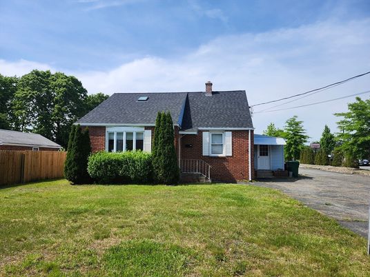 Backyard, Exterior, Facade, Brick Facade, Cape Cod