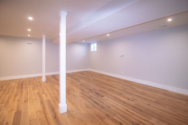 Empty room, Interior, Recessed Lighting, Wood Texture Flooring