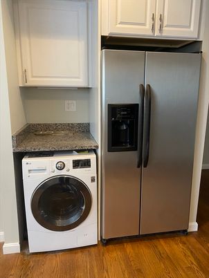 Interior, Utility Closets, Washer, Wood Texture Flooring