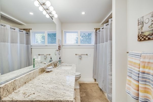 Bathroom, Interior, Recessed Lighting