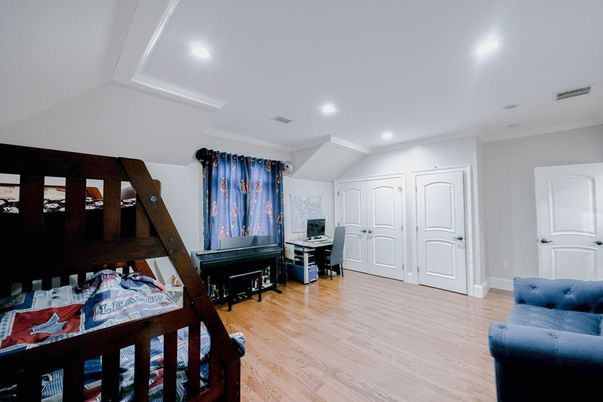 Interior, Piano, Recessed Lighting, Wood Texture Flooring