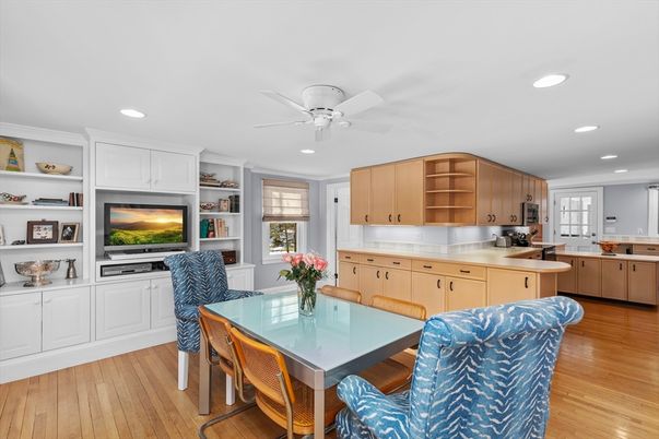 Dining room, Interior, Kitchen, Recessed Lighting, Wood Texture Flooring