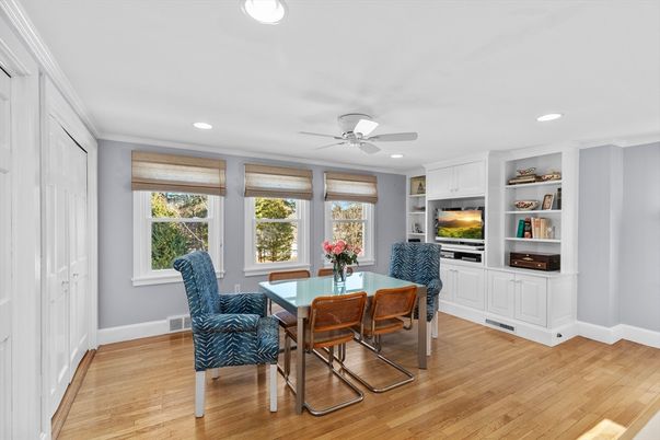 Dining room, Interior, Recessed Lighting, Wood Texture Flooring
