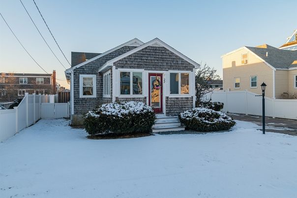 Exterior, Facade, Cape Cod