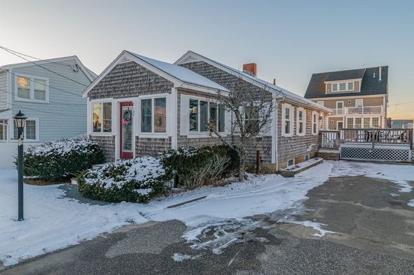 Exterior, Facade, Queen Anne Victorian