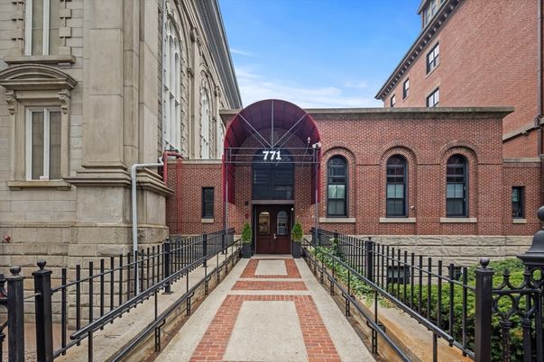 Exterior, Facade, Brick Facade, Rowhouse